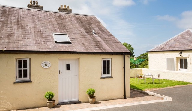 Gardeners Cottage - sleeps 4 guests in 1 bedroom