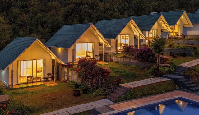 Gardenia Kanthalloor by VOYE HOMES
