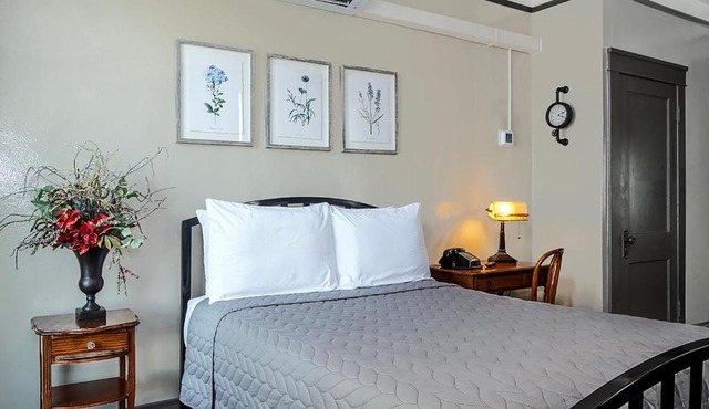 Gardner Hotel & Hostel