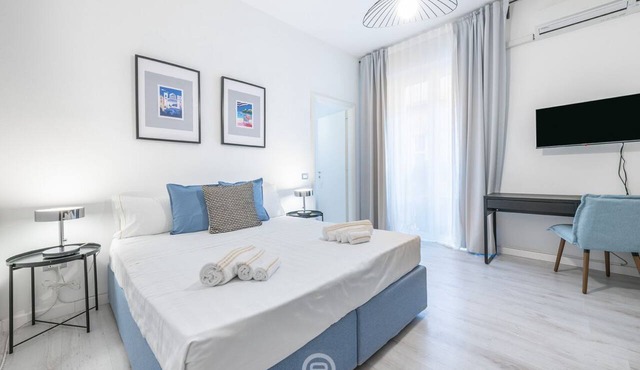 Garibaldi Central Apartment