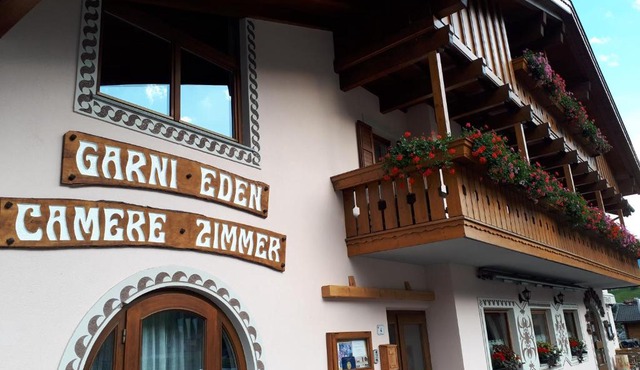 Garni Eden Bed and breakfast