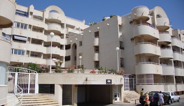 Garrucha apartment with pool by the sea