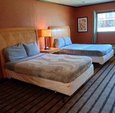 Gated - 2 Double Beds 1 Bath with Full Kitchen 120