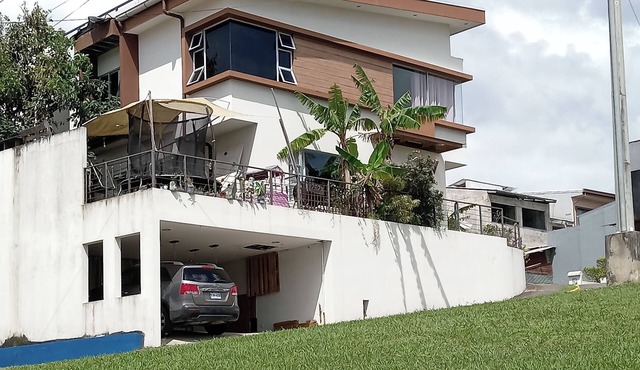 GATED COMMUNITY Cozy 3-Bedroom Home – Perfect Hub for Exploring Costa Rica!