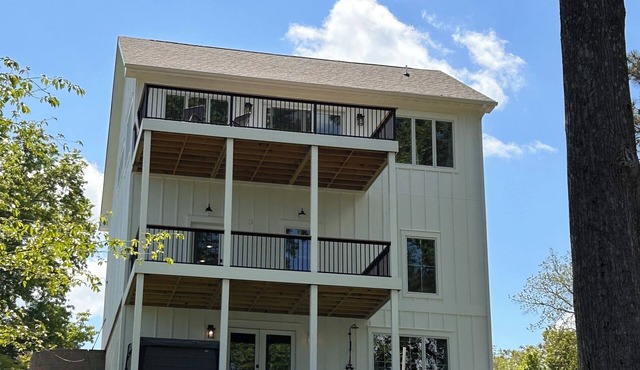 Gated Lakefront Getaway, Hot Tub, Private Dock & Stunning Smith Mountain View’s