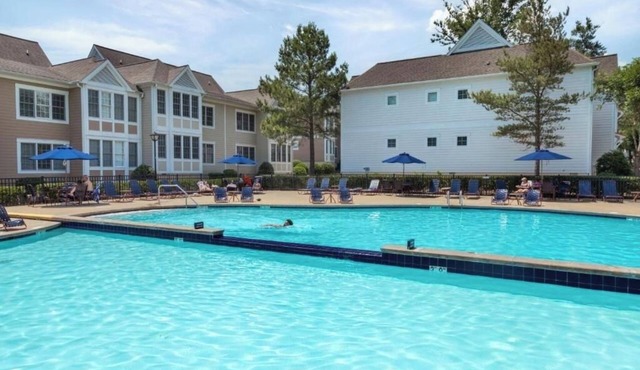 Gated Williamsburg Stay – Spacious Townhome Near Jamestowne & Parks