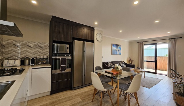 ✨Gazeley Gem | Your Hamilton Hideaway Relax, Explore, Indulge