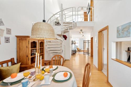 Gelbe Koffer - Vintage Maisonette Neunkirchen - 2 SZ - Self-Check-in - Balkon - Parkplatz - 1 km zum Zentrum - bis 4 Pers