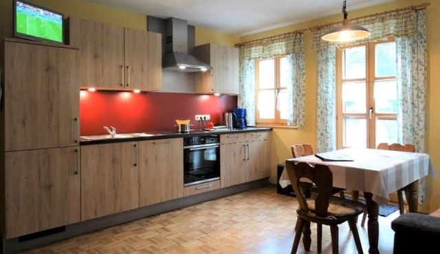 Gemütliche Ferienwohnung mit möblierter Terrasse und Zugang zum Garten