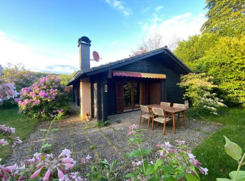 Gemütliche Hütte im Grünen
