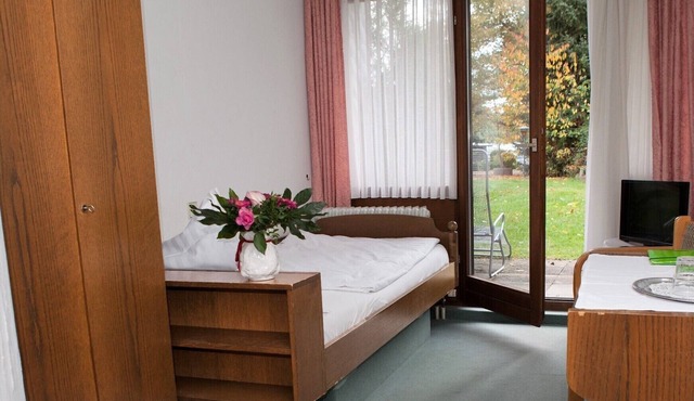 Gemütliches Einzelzimmer mit Sat-TV, Dusche/WC und Balkon oder Terrasse