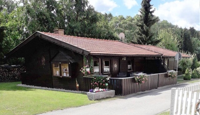 Gemütliches Ferienhaus umrahmt von Wiesen und Wäldern