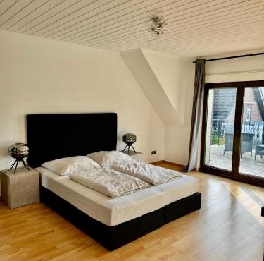 Gemütliches Zimmer mit großer Terrasse Nähe Messe, Flughafen & PSD Dome