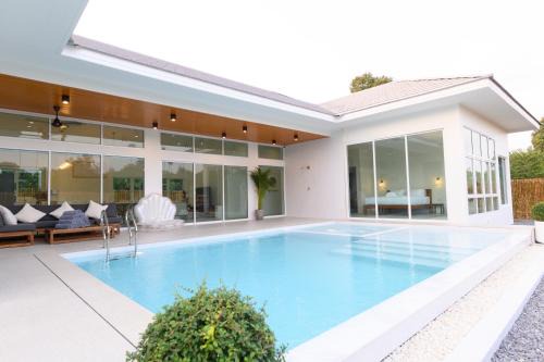 Gems Pool Villa Chanthaburi