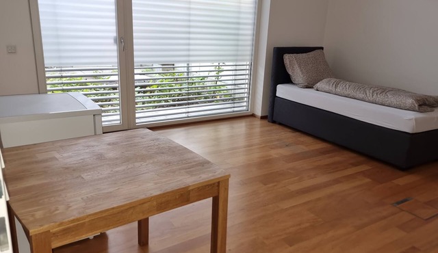 Geräu. Ground floor apartment with terrace in the village center with 8 bedrooms. 2 bathrooms and a kitchen