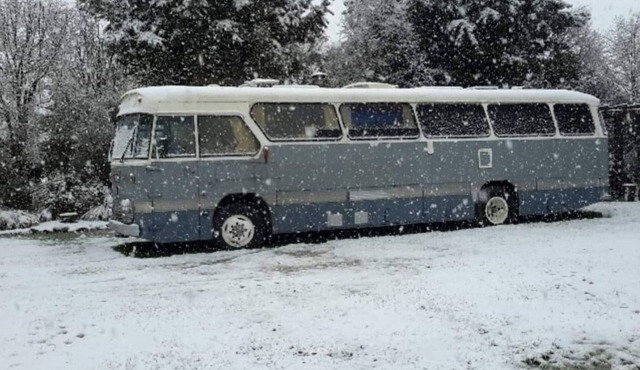Get away from it all, relax in a 1971 Bedford bus over looking lake Karapiro