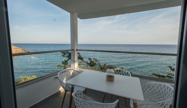 Get up, have breakfast and enjoy the fantastic sea view!
