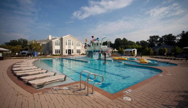 Getaway Beautiful Resort with Full Amenities - 2 Bedroom