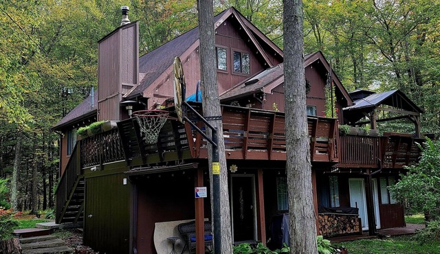 Getaway in the Hideout, Spacious 4BR Hideout Home w/Deck, Resort Amenities