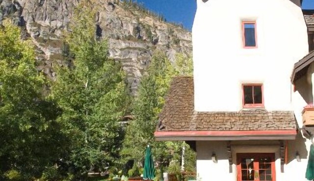 GetAways at Olympic Village Inn