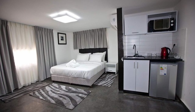 Geula Suites