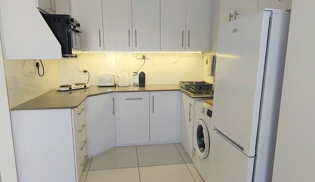 GF: Oh so cute 1 bed with kitchen, WiFi, Netflix