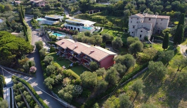 Gianni corner apartment with 2 bedrooms and lake view