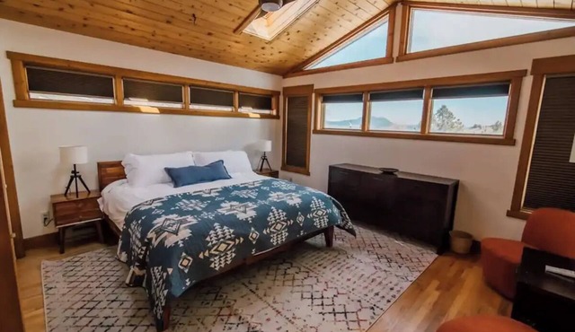 Giant View Home