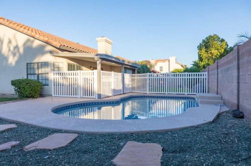 Gilbert Home Private fenced Pool Family Fun and Prime Location