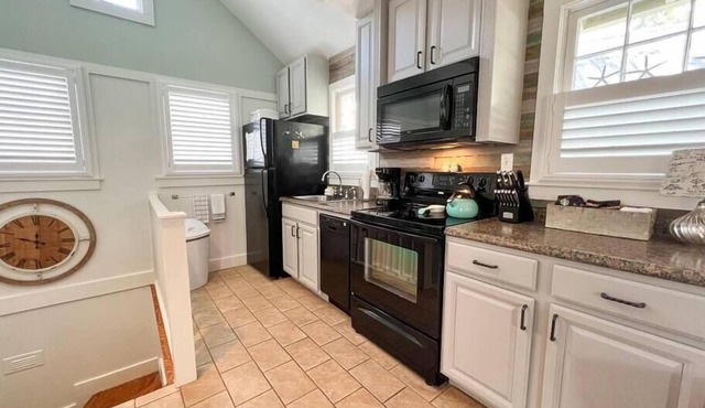 Ginger Cottage #11 - Landings, Quaint Maggie Cr Home