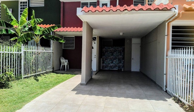 Ginger House. Charming 3-bedroom townhome, fast WiFi, A/C in enchanting Rincón