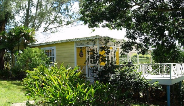 Gingerbread Cottage 2 bed with pool, seaviews, Nr Holetown St. James