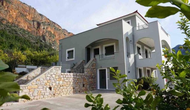 Giorgos’s Luxury Apartment.