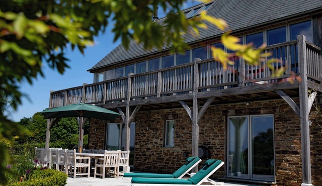 GITCOMBE RETREAT, luxury holiday cottage, with pool in Cornworthy