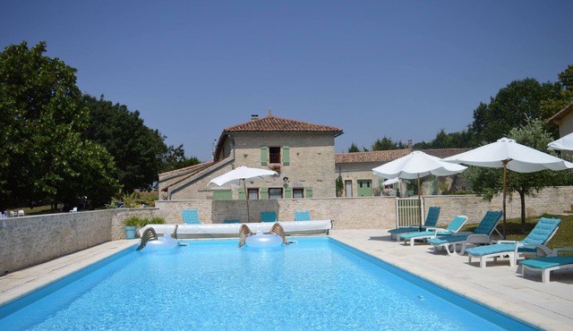 Gite 2A Le Mignon for 7 people in a complex of 6 gites with swimming pool.