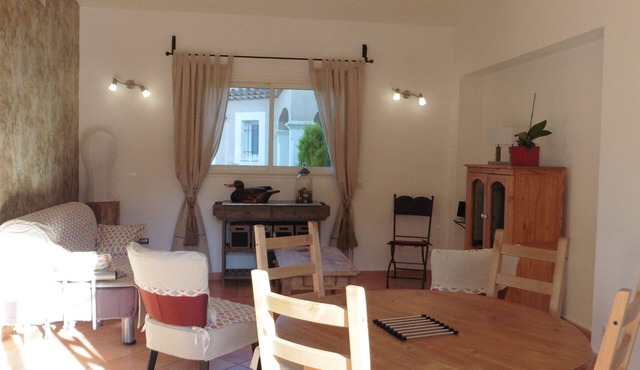 GITE ELANTHAU, 73 m² WITH POOL FOR 4-5 PEOPLE