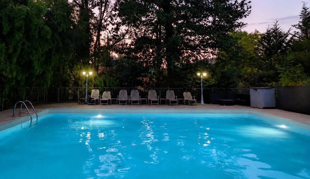 Gîte for 12 to 20 people with heated swimming pool, in Aveyron 🌿