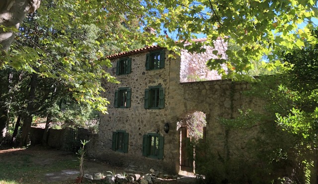 Gîte in the heart of a 14th-century forge. A place of exception, nature and serenity.