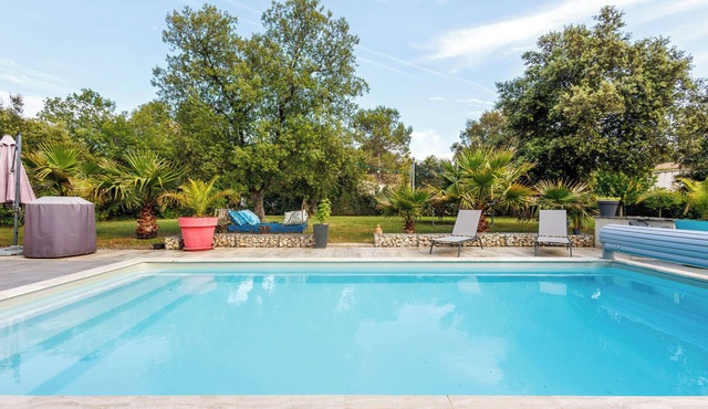 Gite kenza in the heart of Provence with swimming pool in a 3000 m2 property.