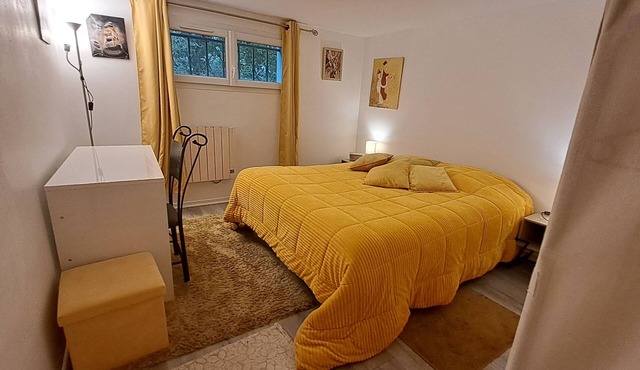 Gite, le Cocon de Puypezac between nature and town. Pets welcome