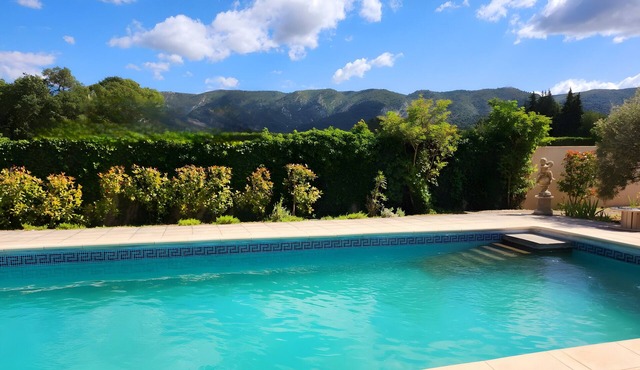 Gîte Le Roma with Shared Pool, Wi-Fi, and Air Conditioning in Oppède