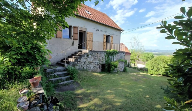 Gîte "Le Salon" with Panoramic View, Private Garden and Balcony