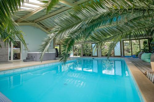 Gite Piscine et Jacuzzi intérieurs
