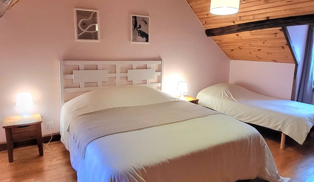 Gîte Rosier sleeps 5 with heated pool