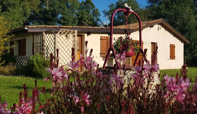 Gite Ti Case with Shared Pool and Jacuzzi