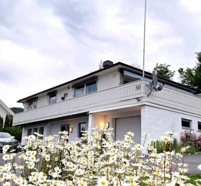 Gjesterom til leie i et privat hus 250 moh