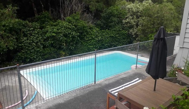 Gladstone 100 year large villa with pool