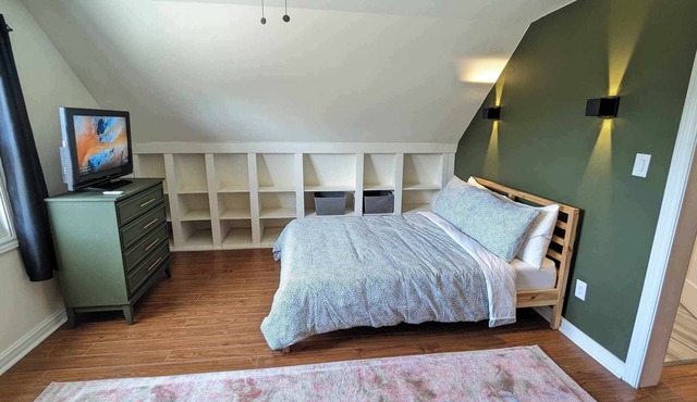 Gladstone Loft: Bright & Cozy 1-Bedroom Stay