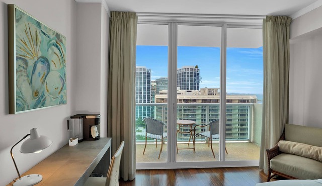 Glamorous Bay View Studio in the Grove