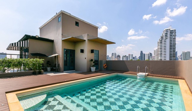 Glamorous Peaceful Apt * 2br 2ba Centre w/Parkin 7 Mins to Bts * Free Wifi